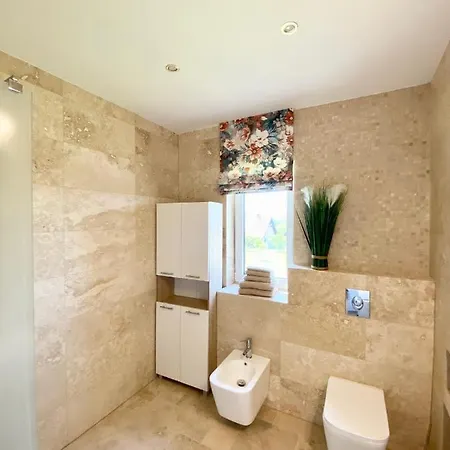 Sloneczny Dom Na Wzgorzu Вилла *