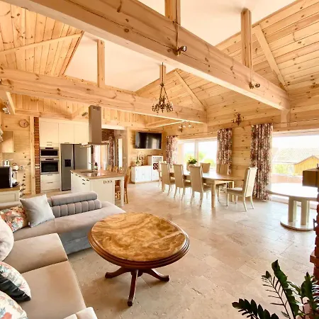 Sloneczny Dom Na Wzgorzu Swiatki